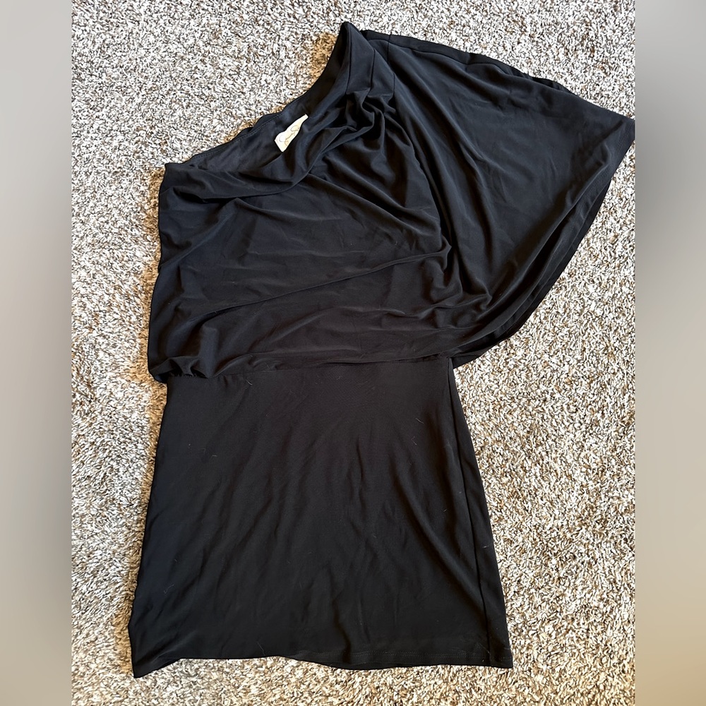Jessica Simpson XS One Shoulder Black mini dress - flowy arm sleeve